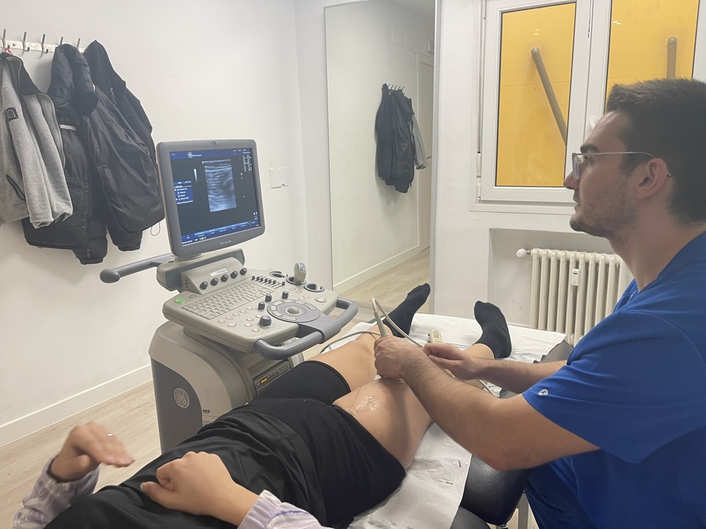 Soluciones Efectivas para el Dolor de Rodilla al Estirar: Guía de Fisioterapia 74 6A588CC1 EF9E 4AC7 9D5D C816DC63E694 1 105 c