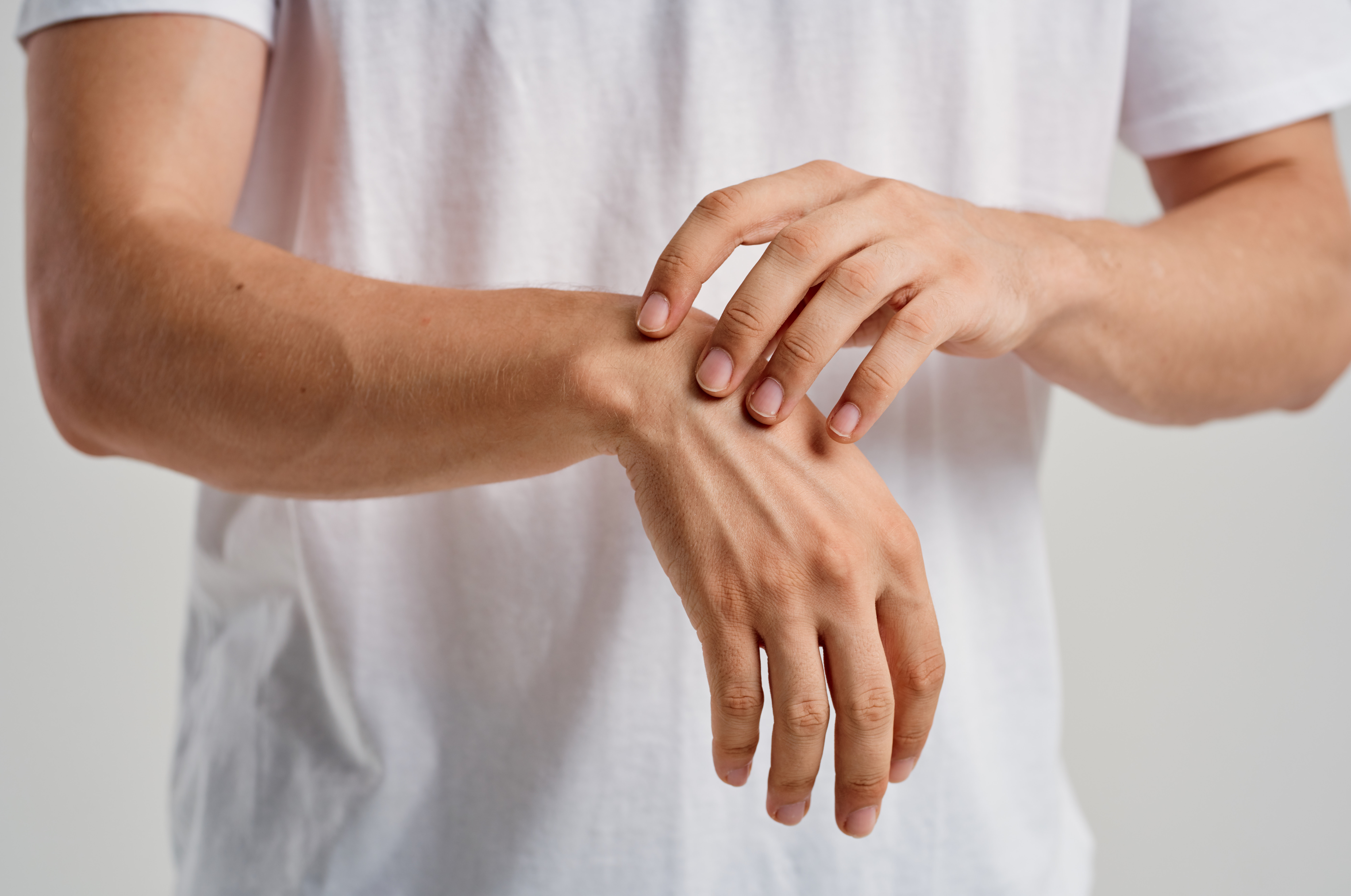 ¿Dolor al Cerrar el Puño? Descubre Cómo la Fisioterapia Puede Devolverte la Fuerza y la Flexibilidad