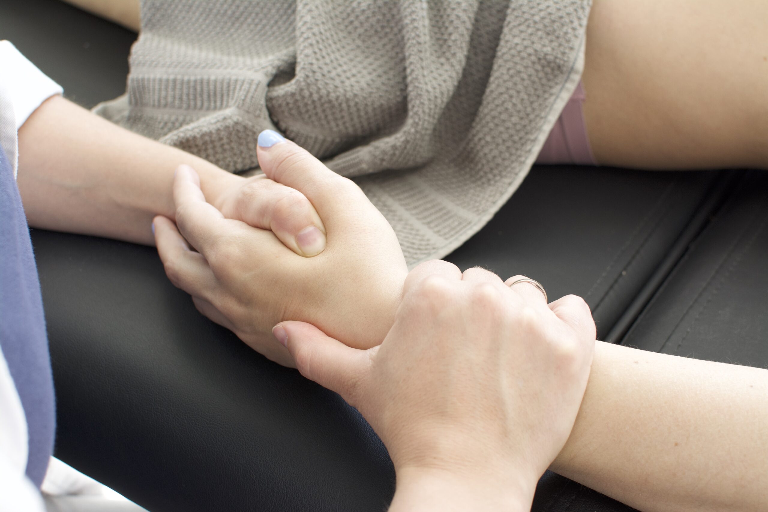 Dolor en el dedo gordo de la mano: cómo la fisioterapia puede ayudarte