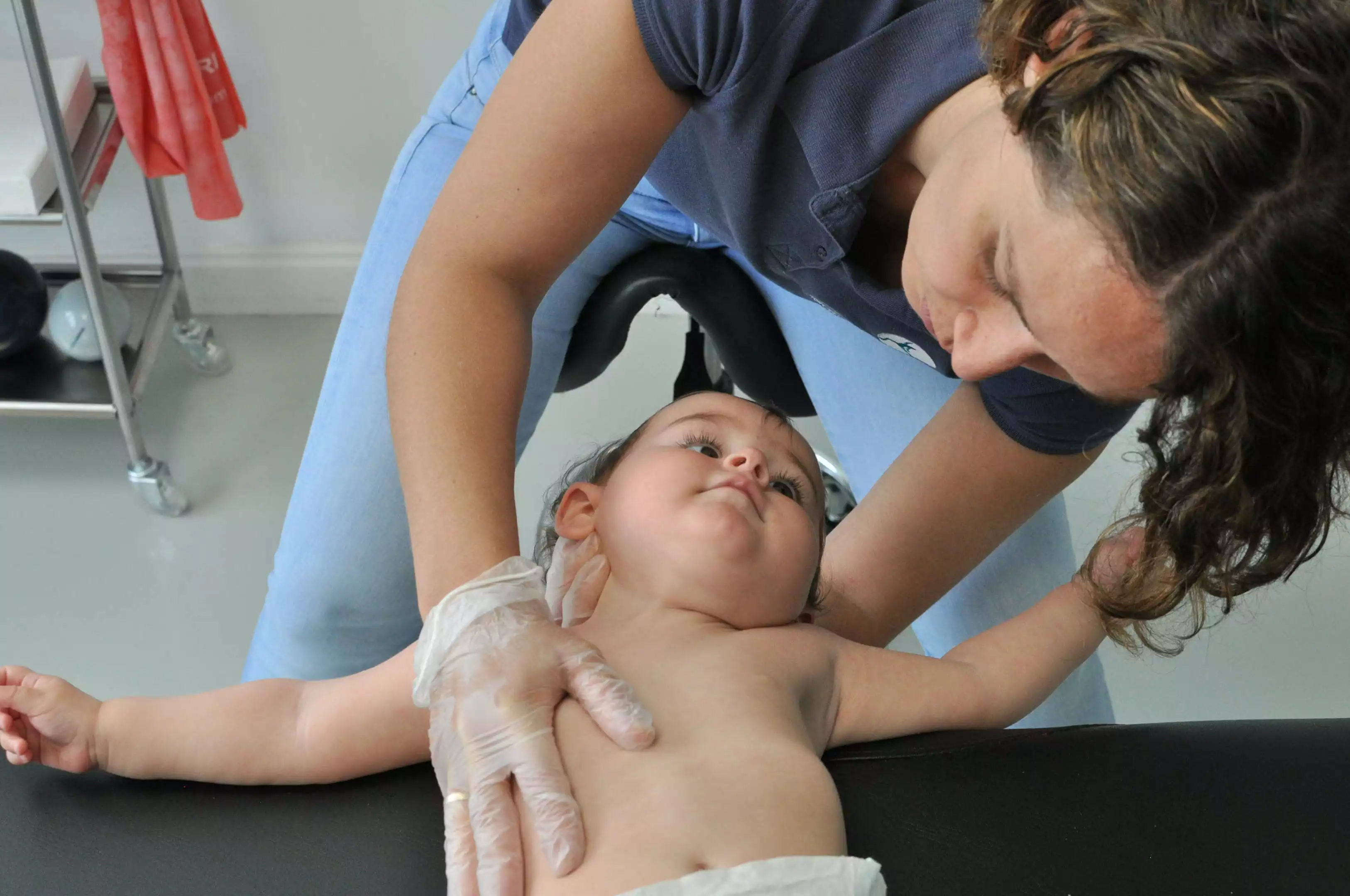 Mi Bebé No Hace Caca: Fisioterapia Pediátrica al Rescate